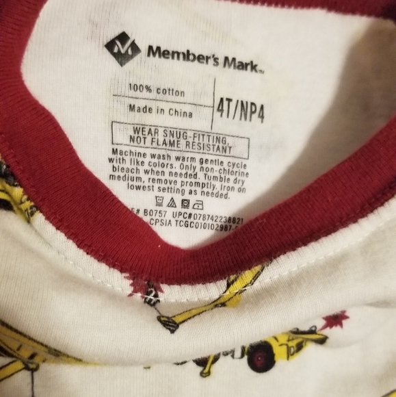 2 Boy's Pajamas Sets - Picture 6 of 7